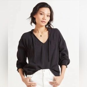 EVEREVE Eleanor Smocked Gauze Top Black